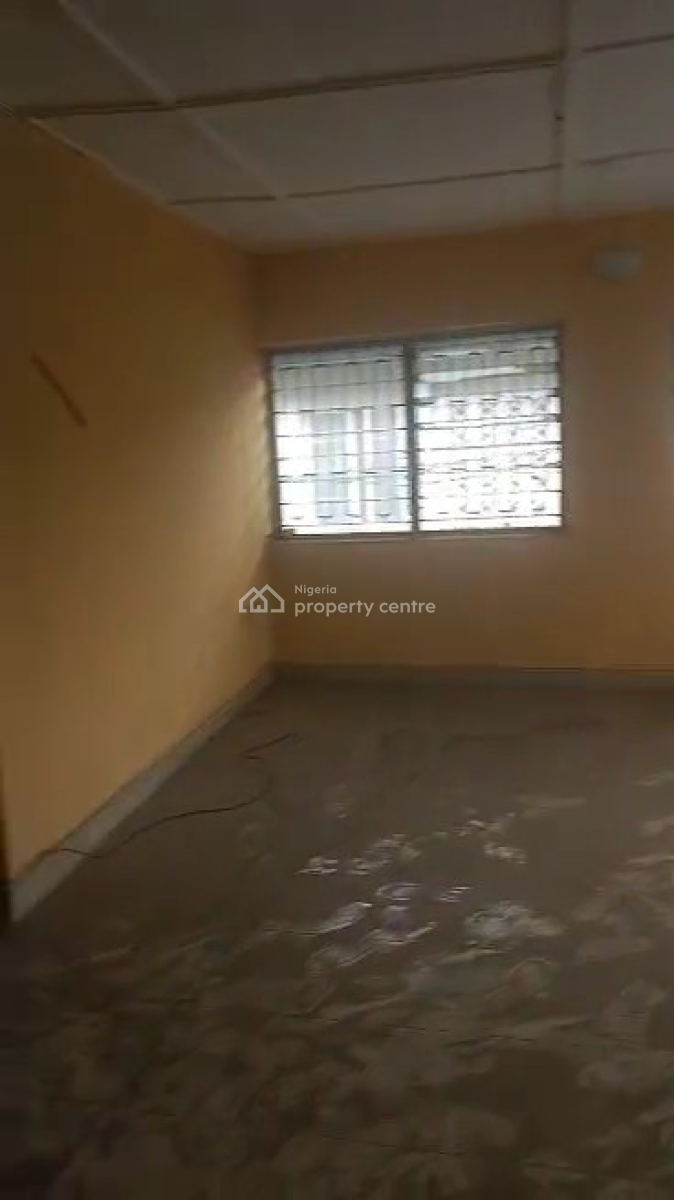 Big 4 Bedrooms Flat Upstairs, Adebola Ojomu Street, Aguda, Surulere, Lagos, Flat / Apartment for Rent