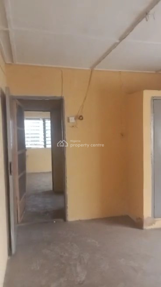 Big 4 Bedrooms Flat Upstairs, Adebola Ojomu Street, Aguda, Surulere, Lagos, Flat / Apartment for Rent