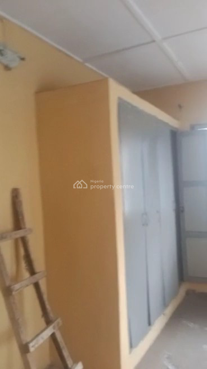 Big 4 Bedrooms Flat Upstairs, Adebola Ojomu Street, Aguda, Surulere, Lagos, Flat / Apartment for Rent