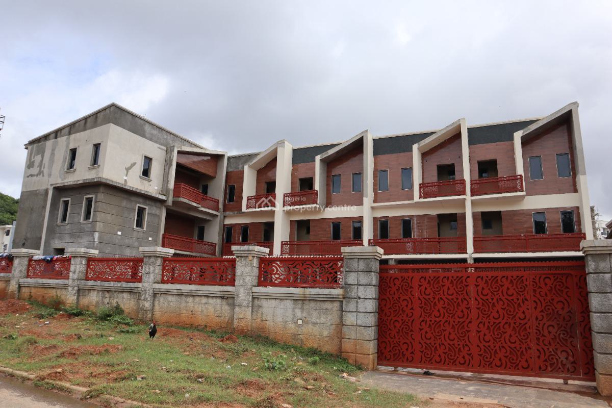 32 Rooms Apartments with C of O, By Obi Cubanas House, Guzape District, Abuja, Terraced Duplex for Sale