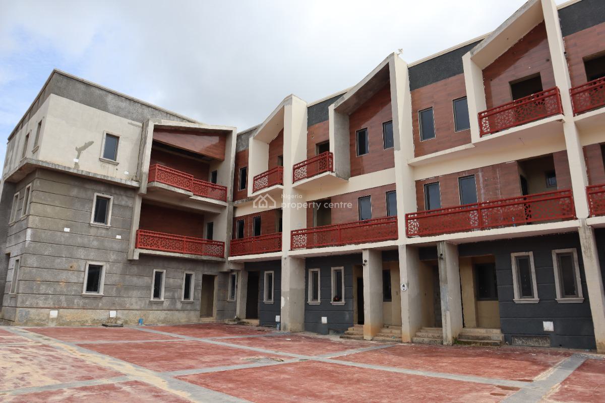 32 Rooms Apartments with C of O, By Obi Cubanas House, Guzape District, Abuja, Terraced Duplex for Sale