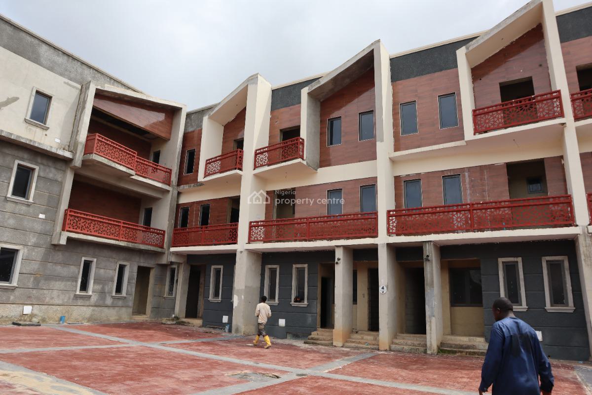 32 Rooms Apartments with C of O, By Obi Cubanas House, Guzape District, Abuja, Terraced Duplex for Sale