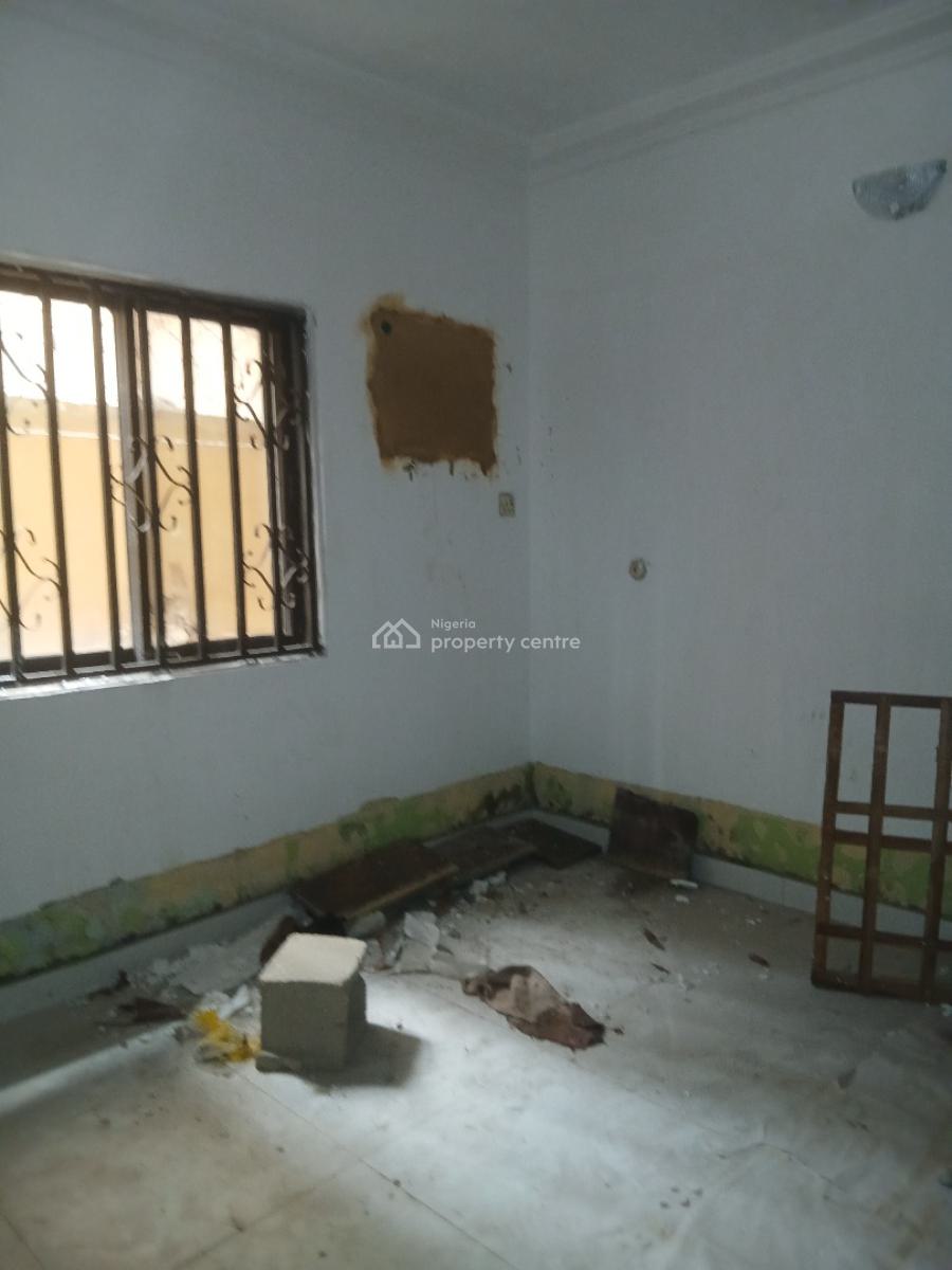 Lovely Newly Renovated 3 Bedrooms, Yaba, Lagos, Flat / Apartment for Rent