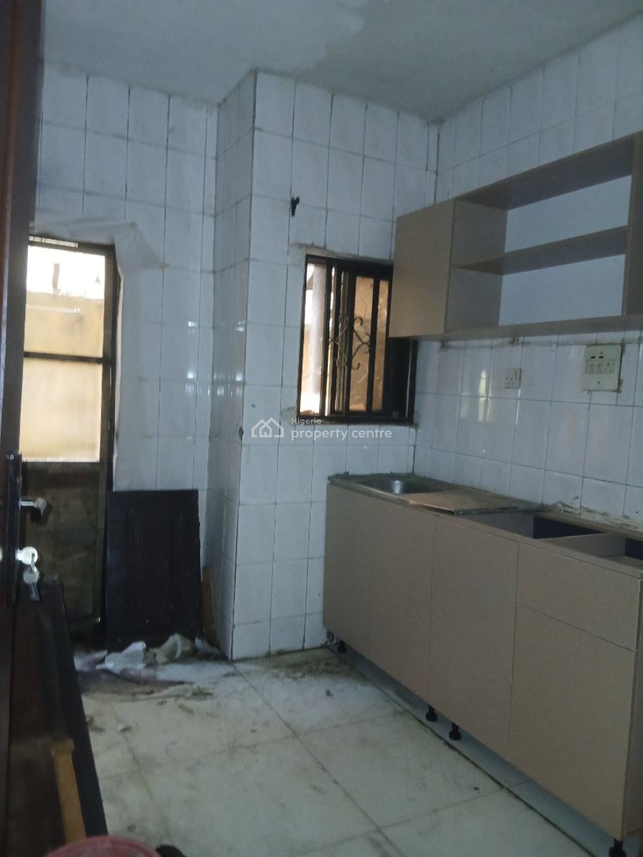 Lovely Newly Renovated 3 Bedrooms, Yaba, Lagos, Flat / Apartment for Rent