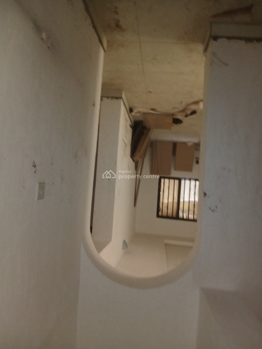 Lovely Newly Renovated 3 Bedrooms, Yaba, Lagos, Flat / Apartment for Rent