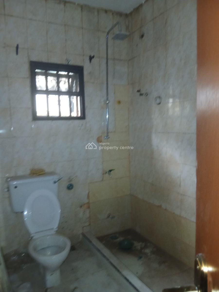 Lovely Newly Renovated 3 Bedrooms, Yaba, Lagos, Flat / Apartment for Rent
