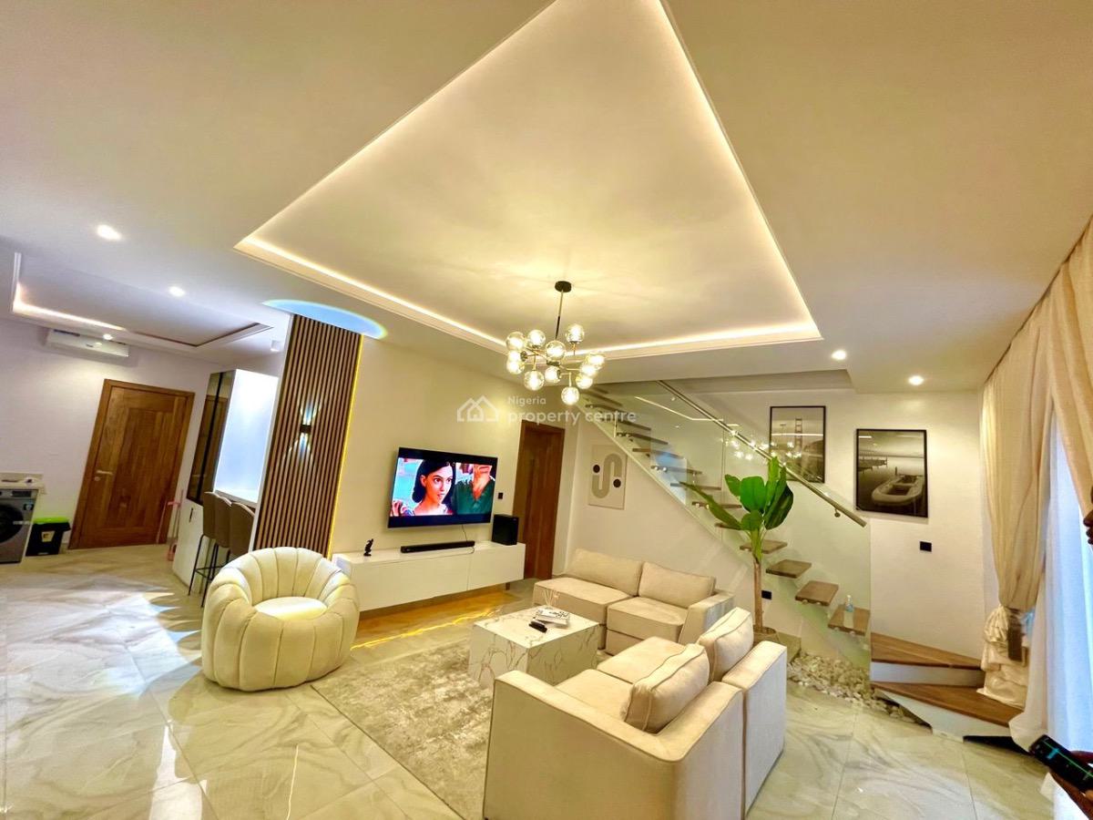 Beautiful 2 Bedrooms Maisonette Apartment, Lekki Phase 2, Lekki, Lagos, Flat / Apartment Short Let
