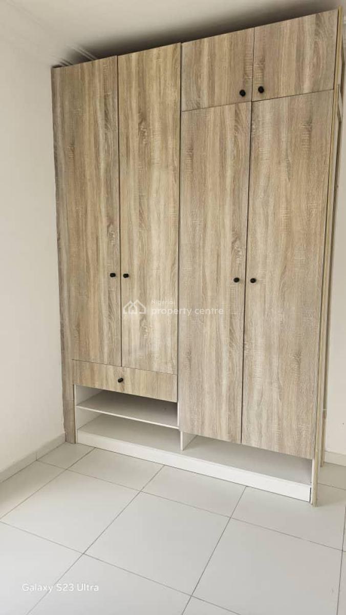 Well Built Three (3) Bedroom Apartment, Lekki Phase 1, Lekki, Lagos, Flat / Apartment for Rent