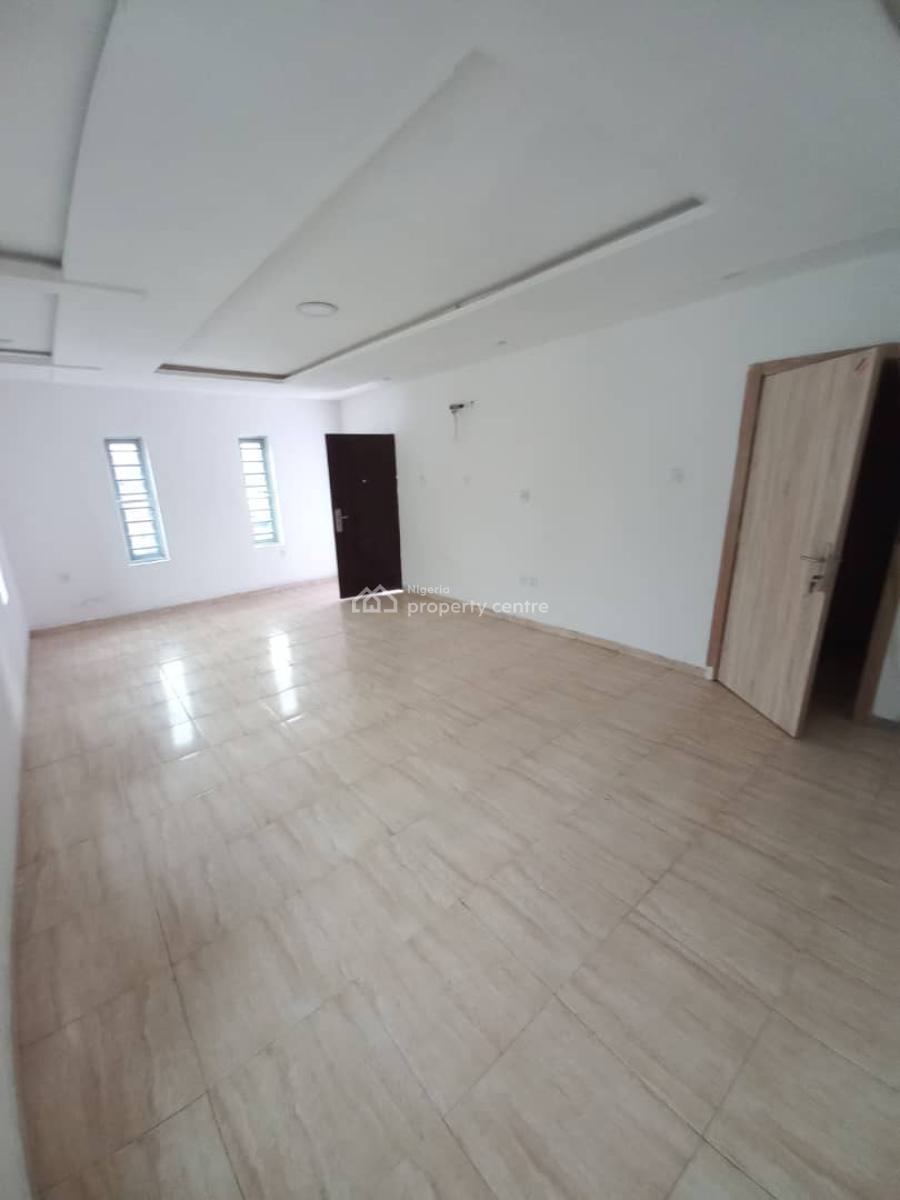 Well Built Three (3) Bedroom Apartment, Lekki Phase 1, Lekki, Lagos, Flat / Apartment for Rent