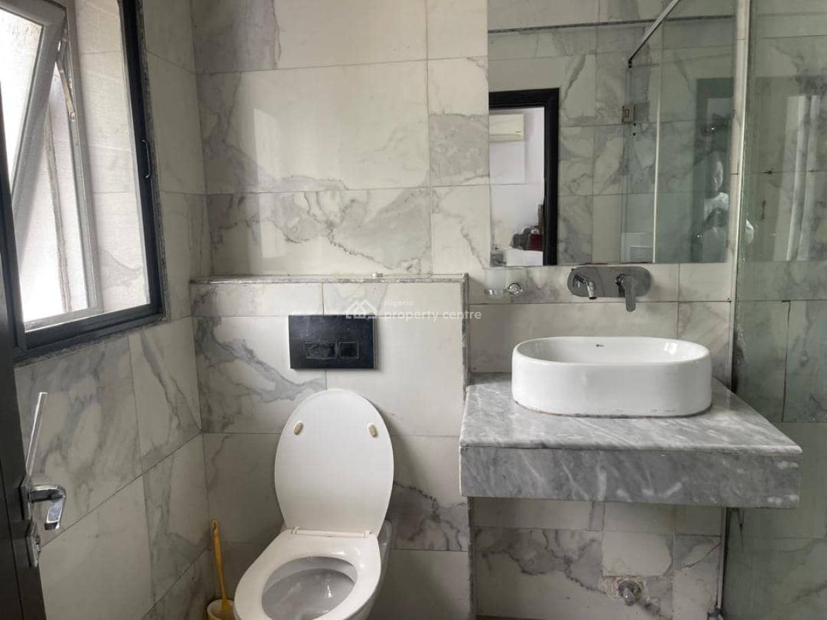 Well Built Three (3) Bedroom Apartment, Lekki Phase 1, Lekki, Lagos, Flat / Apartment for Rent