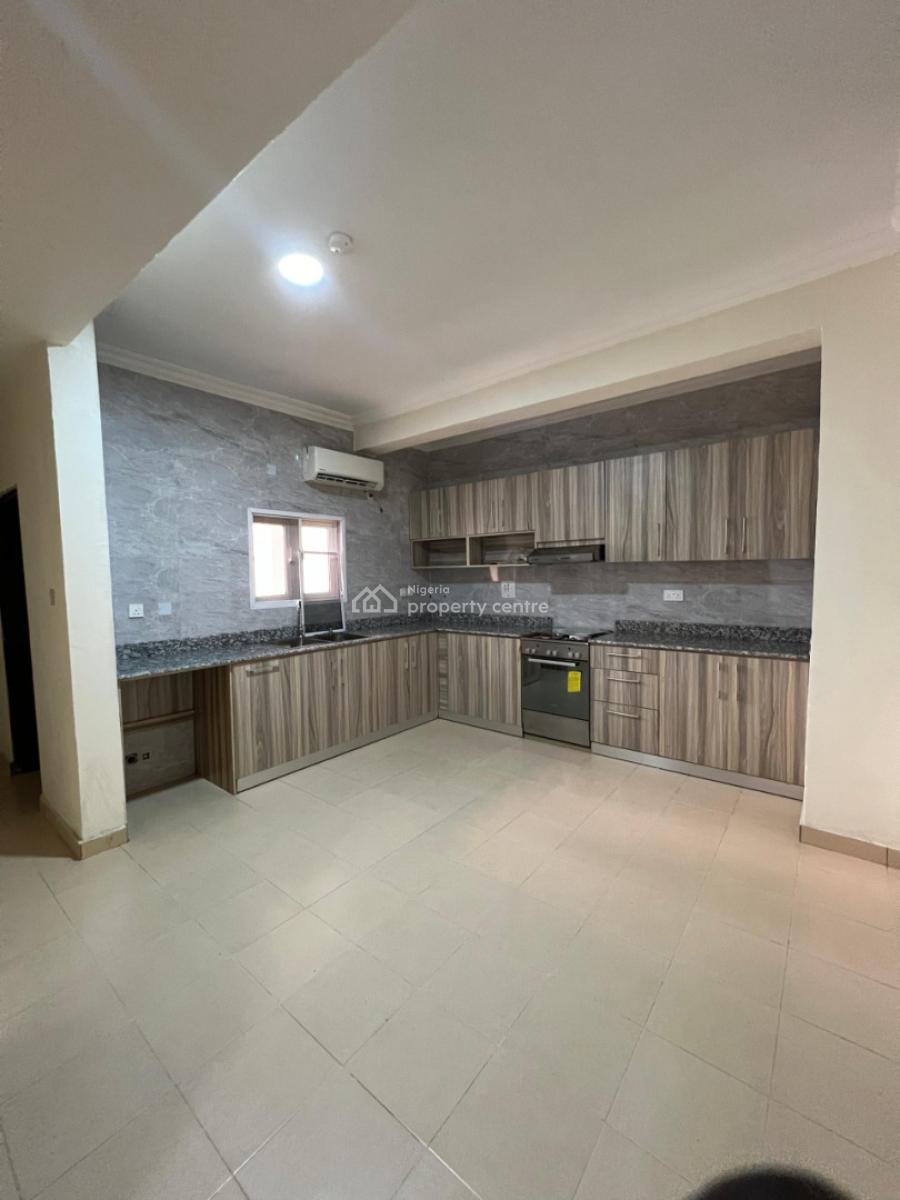 Well Built Three (3) Bedroom Apartment, Lekki Phase 1, Lekki, Lagos, Flat / Apartment for Rent