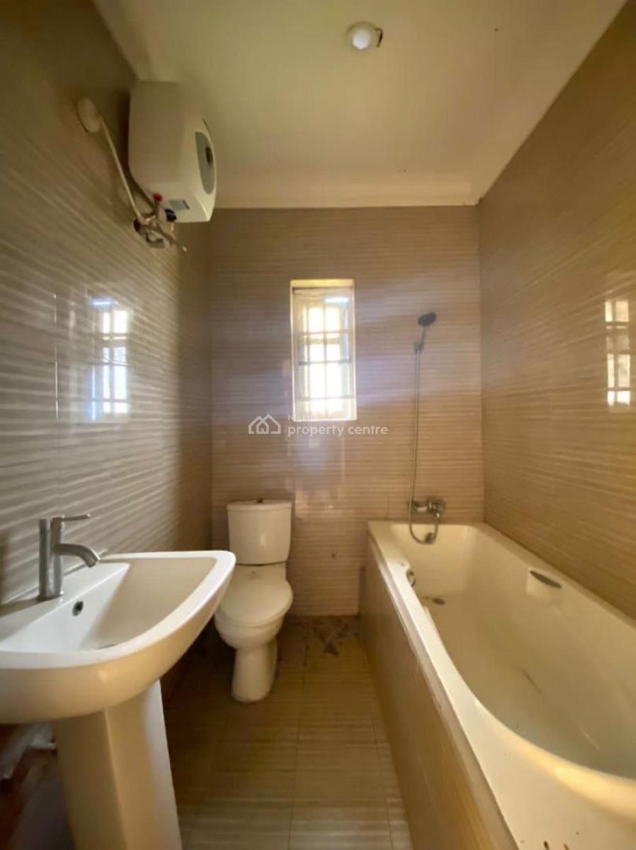 Well Maintained Spacious 3 Bedroom Apartment with Bq, New Road, Chevron, Lekki Phase 2, Lekki, Lagos, Flat / Apartment for Rent