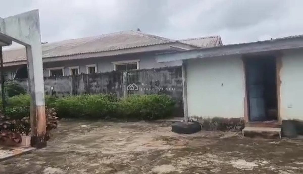5bedrooms Duplex & a Bq 100ft By 167ft Land (1500sqtrs), Airport Road, Close to Airport Gra, Benin, Oredo, Edo, Detached Duplex for Sale