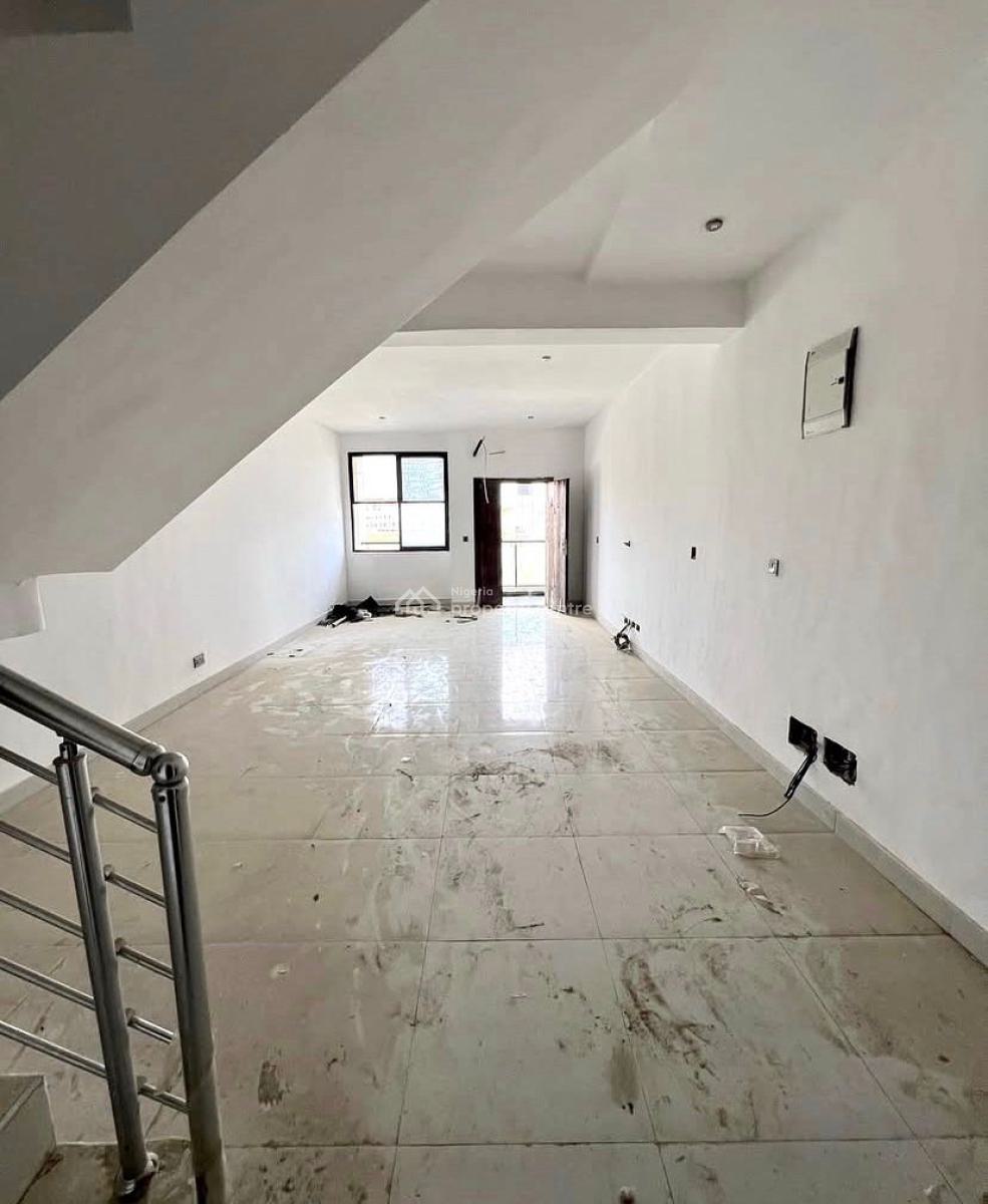 Clean 2 Bedroom Maisonnette in a Secured Estate, Lekki Phase 1, Lekki, Lagos, House for Rent