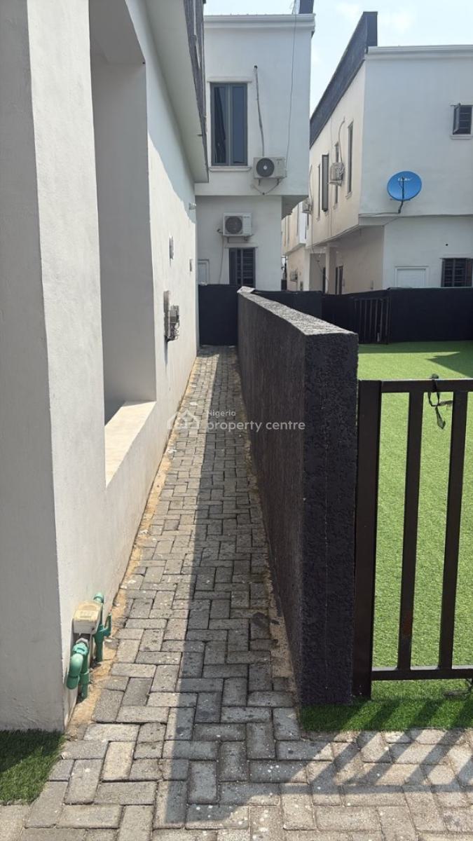 Luxury 4 Bedrooms, Ikota Gra, Lekki, Lagos, Terraced Duplex for Sale