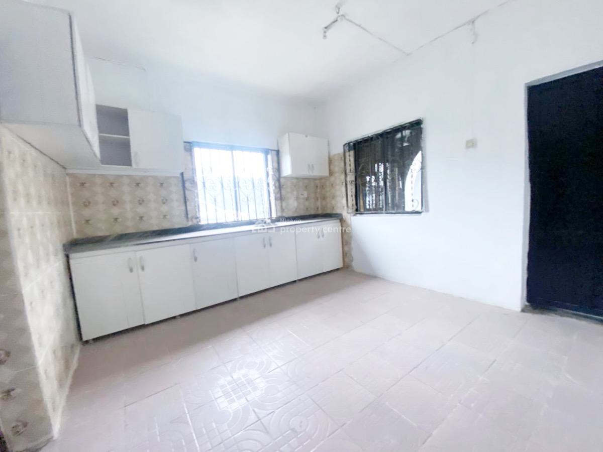 a Well Maintained Spacious 5 Bedroom Terrace Duplex, Gra Phase 1, Magodo, Lagos, Terraced Duplex for Rent