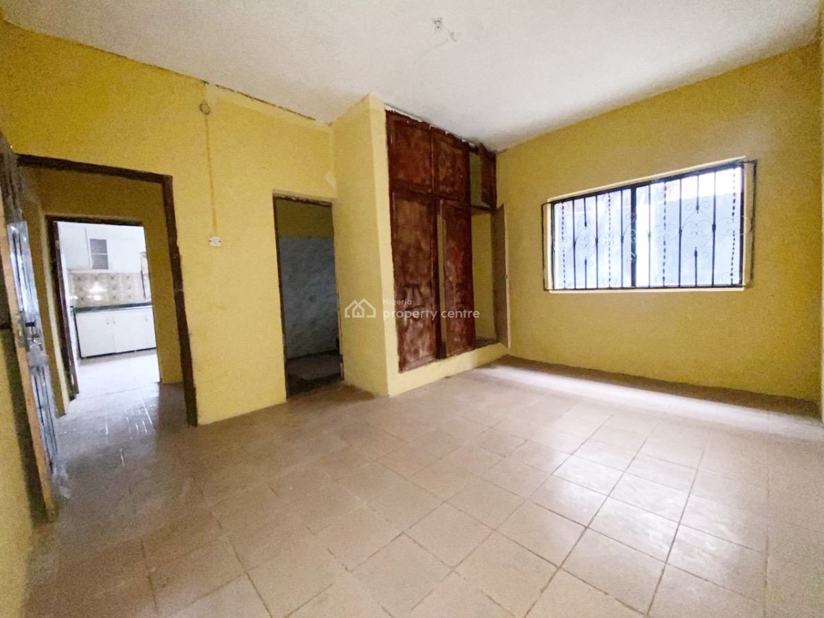 a Well Maintained Spacious 5 Bedroom Terrace Duplex, Gra Phase 1, Magodo, Lagos, Terraced Duplex for Rent