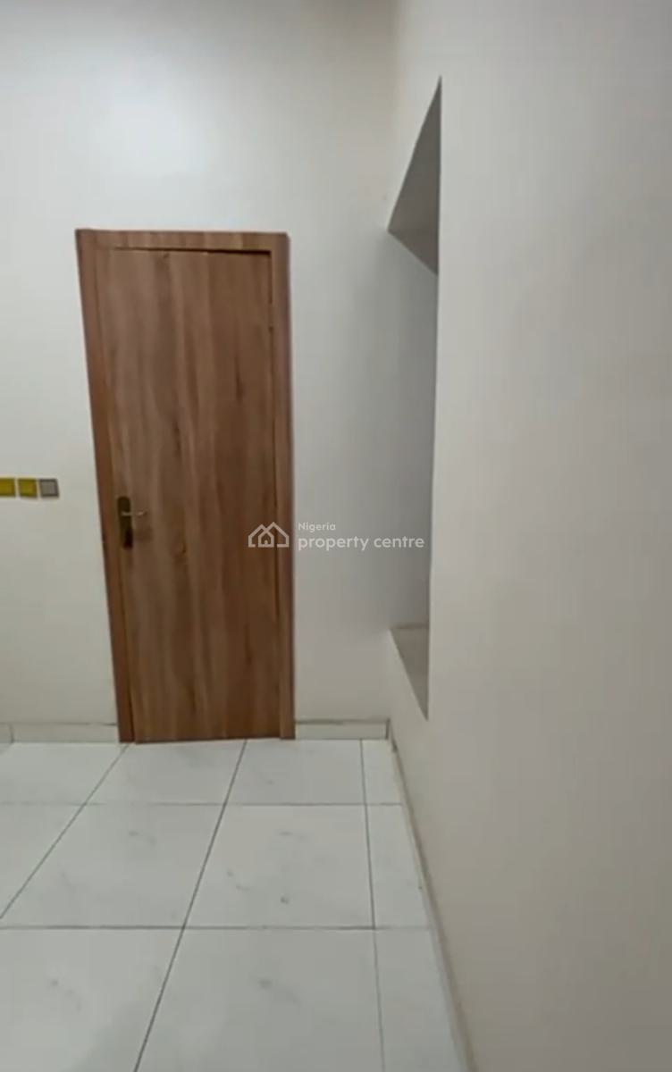Massive Masters Bedroom (sharing Fully Fitted Kitchen), Maple Electric Homes, Orchid Road, Lekki, Lagos, Self Contain (single Rooms) for Rent