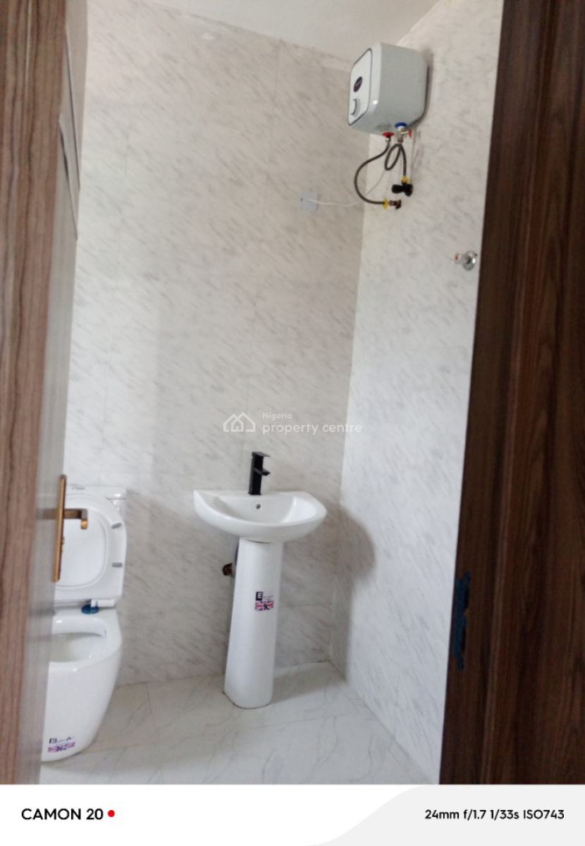 a Luxury 3bedroom in a Secure Estate, Seaside Estate Badore Ajah, Badore, Ajah, Lagos, Flat / Apartment for Rent