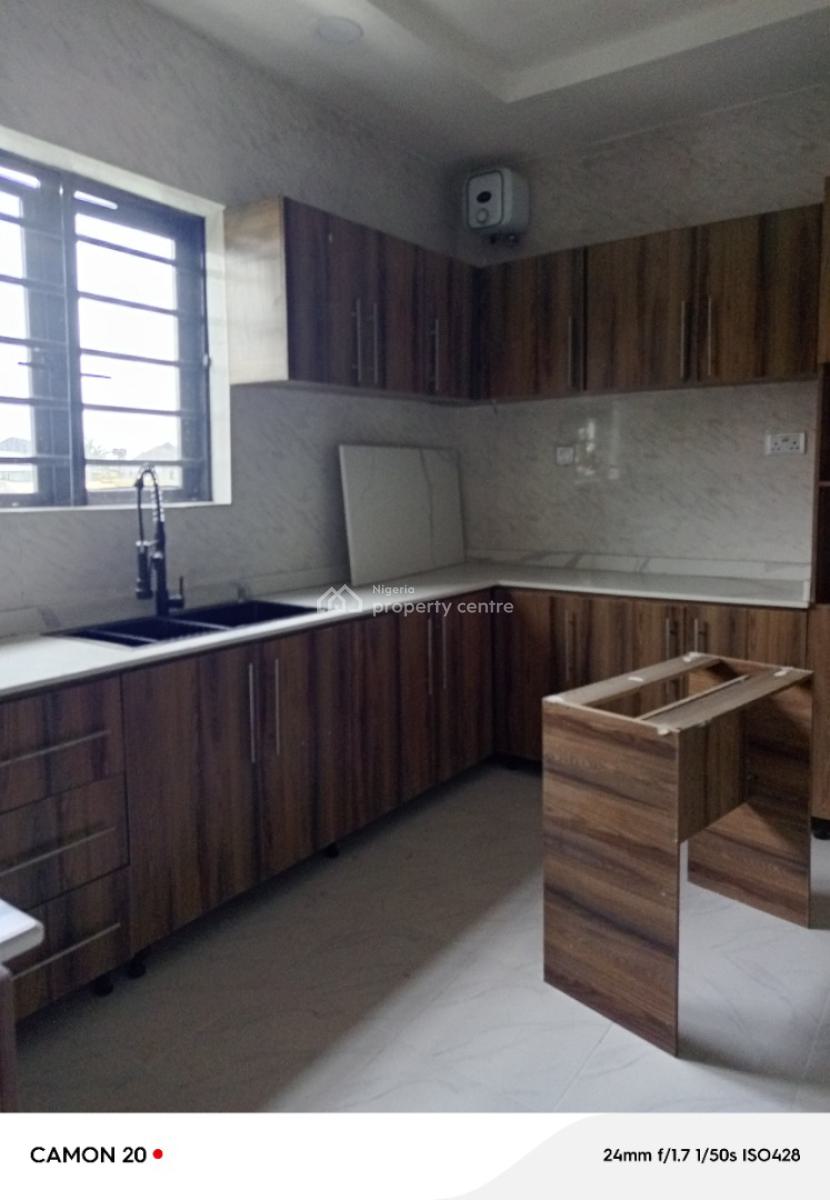 a Luxury 3bedroom in a Secure Estate, Seaside Estate Badore Ajah, Badore, Ajah, Lagos, Flat / Apartment for Rent