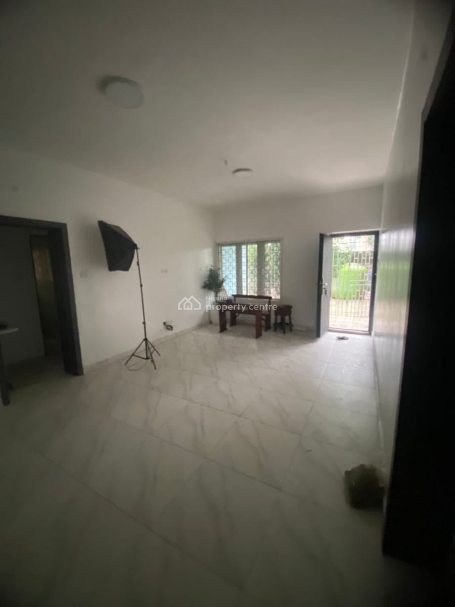 Decent 3bedroom Flat Off Bode Thomas, Surulere, Bode Thomas, Surulere, Lagos, Flat / Apartment for Rent