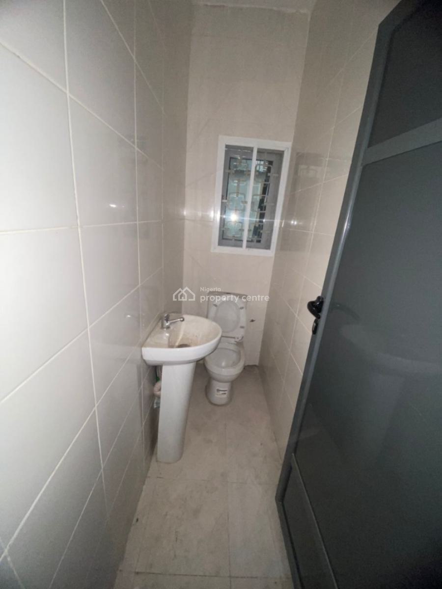 Decent 3bedroom Flat Off Bode Thomas, Surulere, Bode Thomas, Surulere, Lagos, Flat / Apartment for Rent