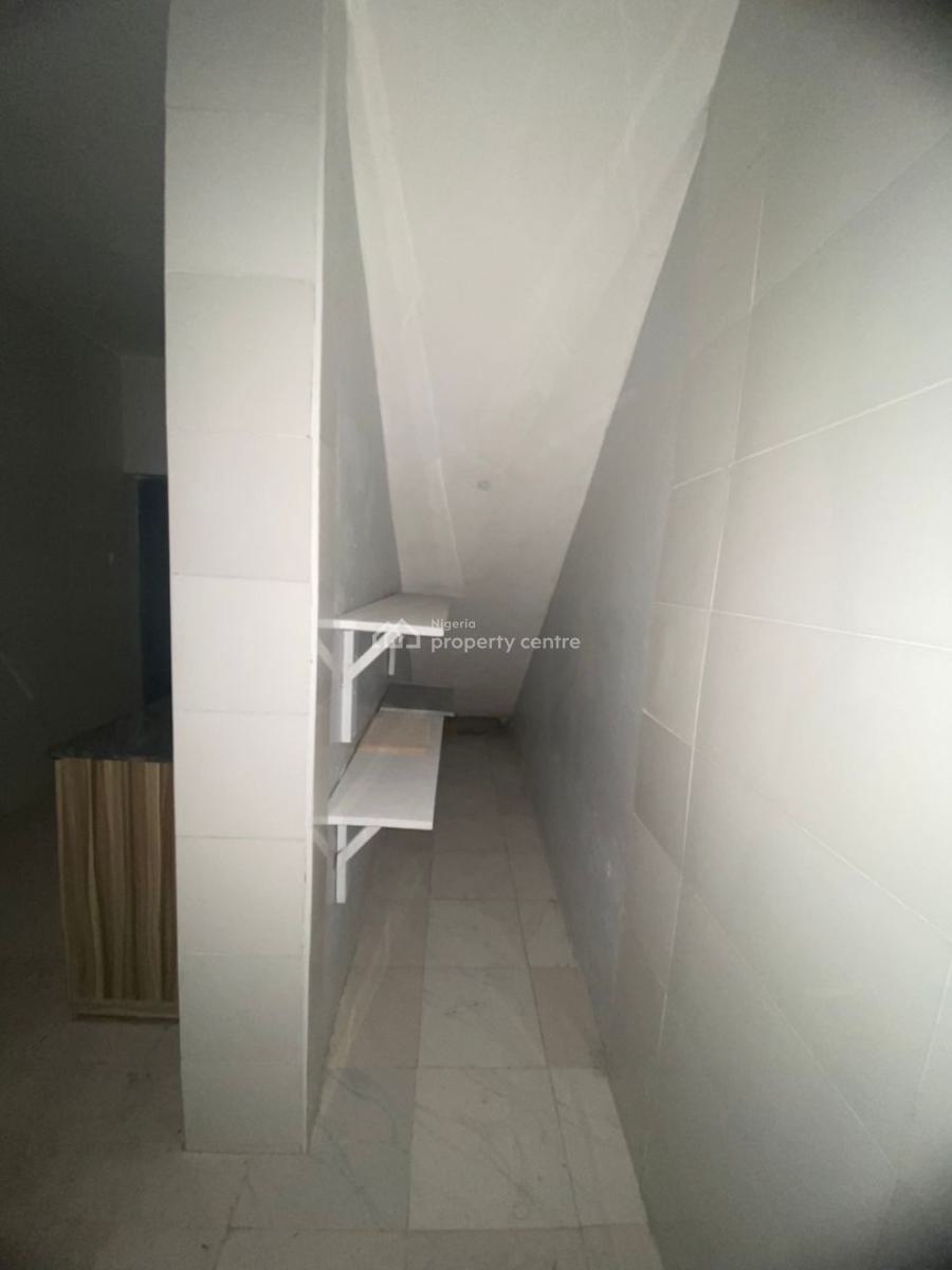 Decent 3bedroom Flat Off Bode Thomas, Surulere, Bode Thomas, Surulere, Lagos, Flat / Apartment for Rent