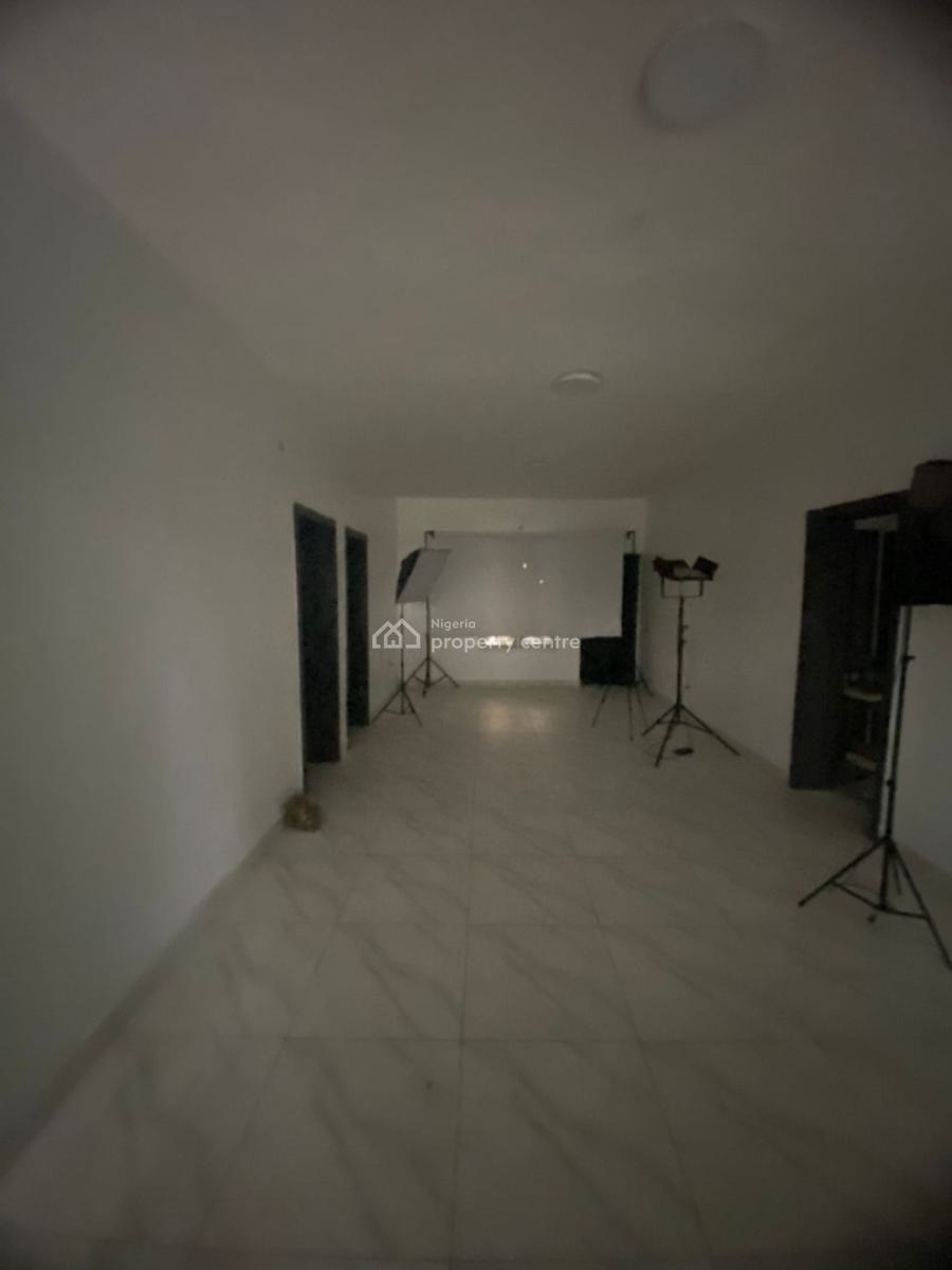 Decent 3bedroom Flat Off Bode Thomas, Surulere, Bode Thomas, Surulere, Lagos, Flat / Apartment for Rent