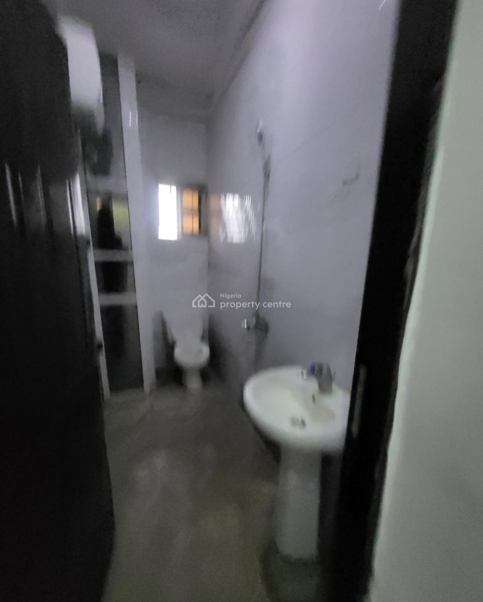 Luxurious, Massive 1 Bedroom Flat, By American International School, Durumi, Abuja, Flat / Apartment for Rent