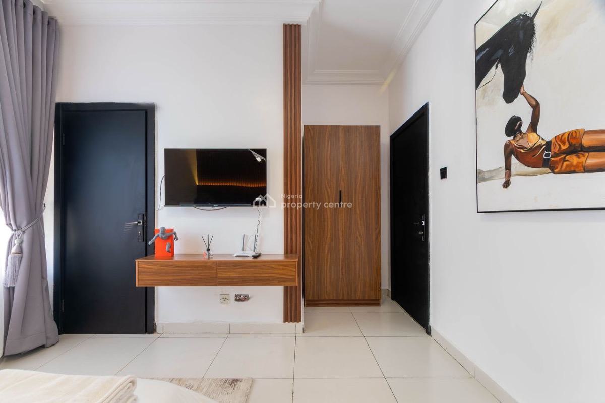 Book Our Luxe 1 Bedroom Waterfront Apartment with a Ps5, Lekki Phase 1, Lekki, Lagos, Flat / Apartment Short Let