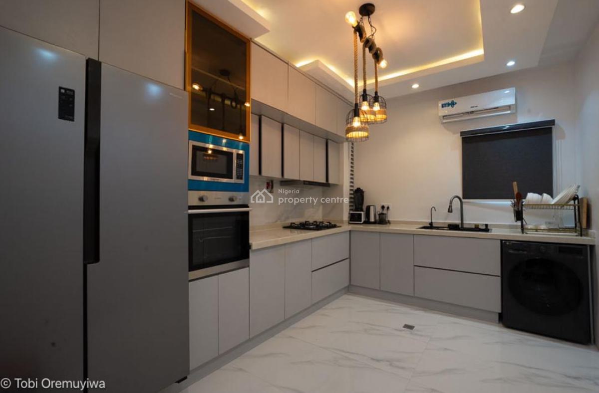 Brand New Cozy 2 Bedroom Apartment with Ps5, Treadmill, Bathrobe & Ba, Lekki Phase 1, Lekki, Lagos, Flat / Apartment Short Let