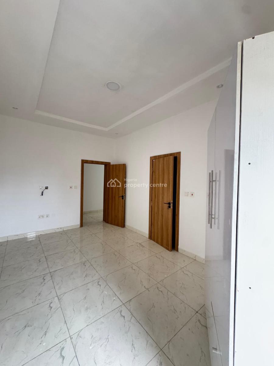 Spacious 2bedroom Apartments in a Well Secured Location, Lekki Phase 1, Lekki, Lagos, Flat / Apartment for Sale