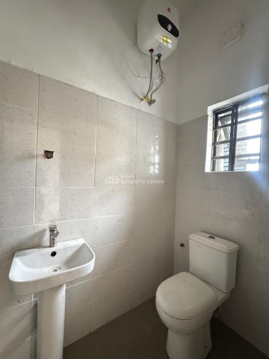 Spacious 2bedroom Apartments in a Well Secured Location, Lekki Phase 1, Lekki, Lagos, Flat / Apartment for Sale