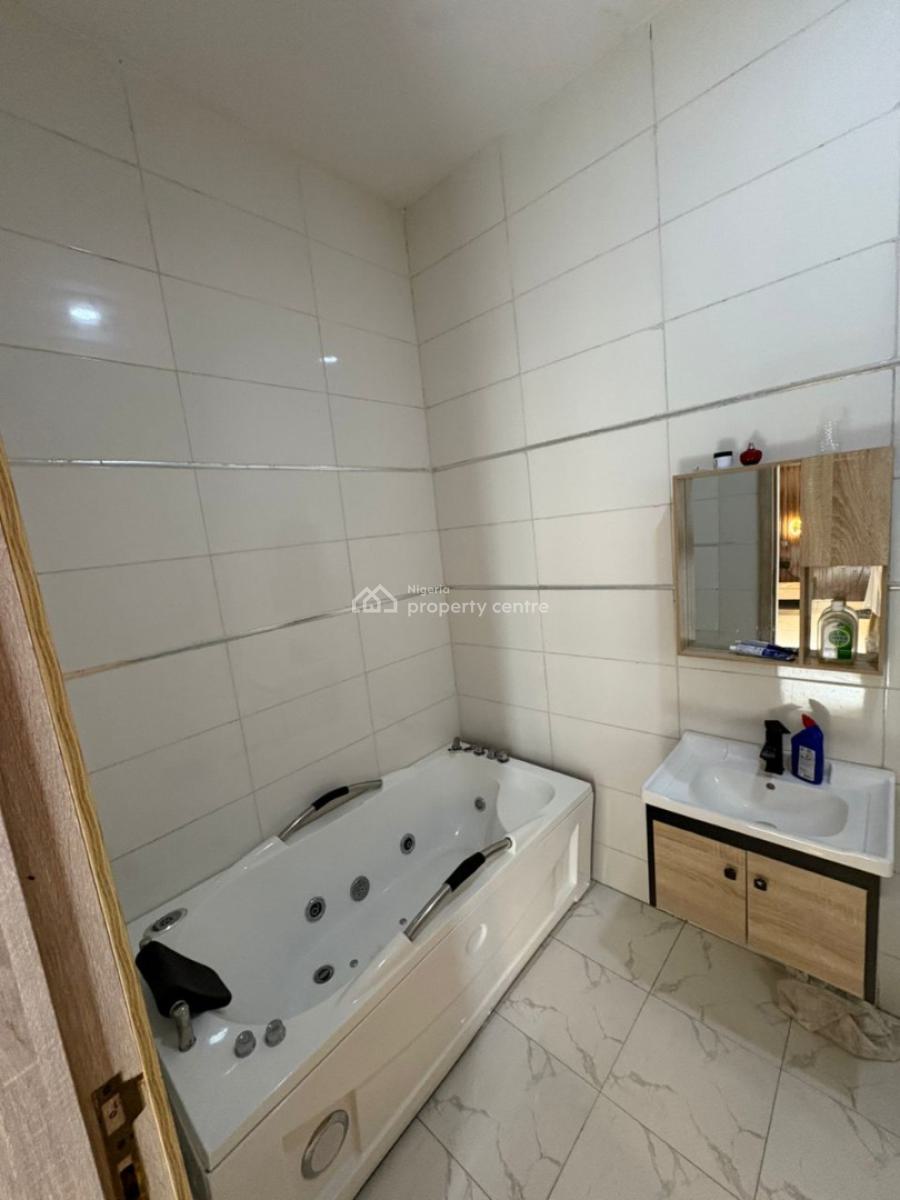 Spacious Master Bedroom, Lekki, Lagos, Flat / Apartment for Rent