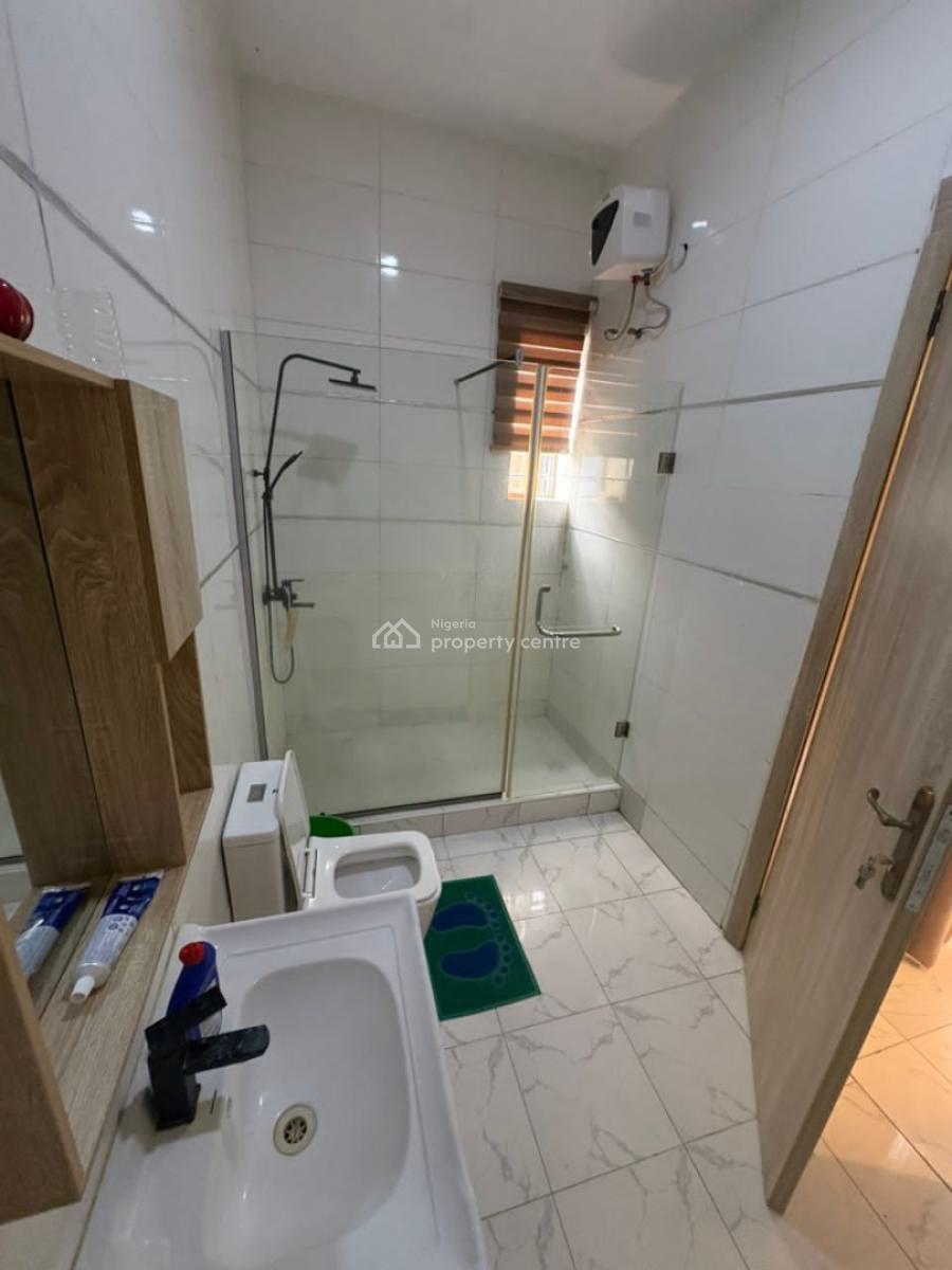 Spacious Master Bedroom, Lekki, Lagos, Flat / Apartment for Rent