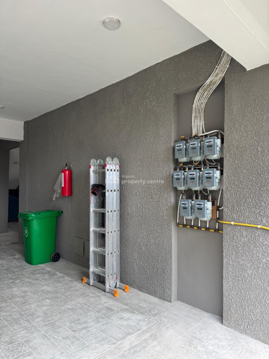 Spacious  3 Bedroom Apartments in a Well Secured Investment Corridor, Lekki Phase 1, Lekki, Lagos, Flat / Apartment for Sale