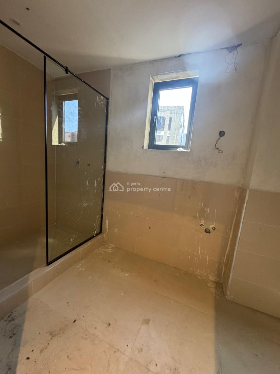The Most Sought After Well Built 2 Bedroom Apartment with Pool & Gym, Great Deal for Investment and Personal Residenc Purposes. Don’t Miss, Lekki Phase 1, Lekki, Lagos, Flat / Apartment for Sale