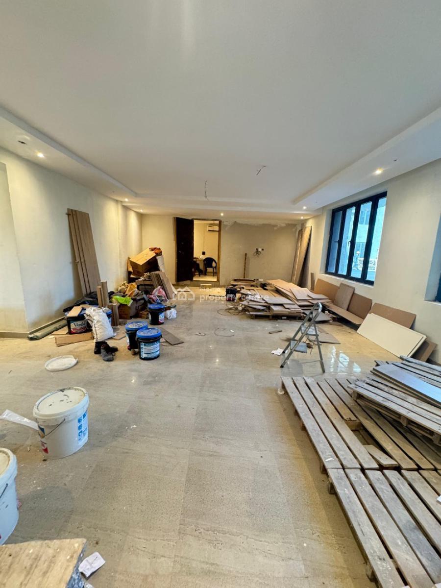 The Most Sought After Well Built 2 Bedroom Apartment with Pool & Gym, Great Deal for Investment and Personal Residenc Purposes. Don’t Miss, Lekki Phase 1, Lekki, Lagos, Flat / Apartment for Sale