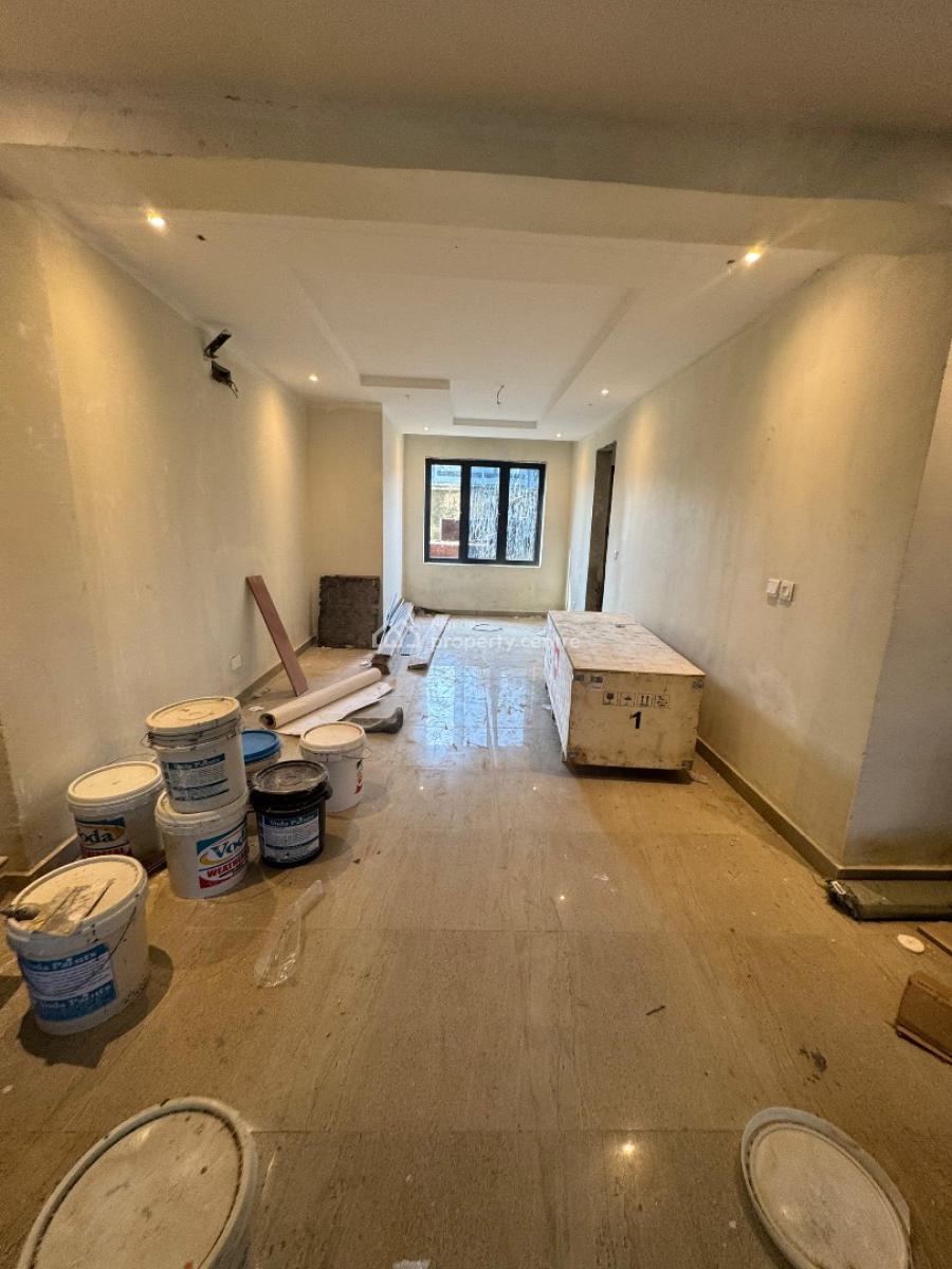 The Most Sought After Well Built 2 Bedroom Apartment with Pool & Gym, Great Deal for Investment and Personal Residenc Purposes. Don’t Miss, Lekki Phase 1, Lekki, Lagos, Flat / Apartment for Sale