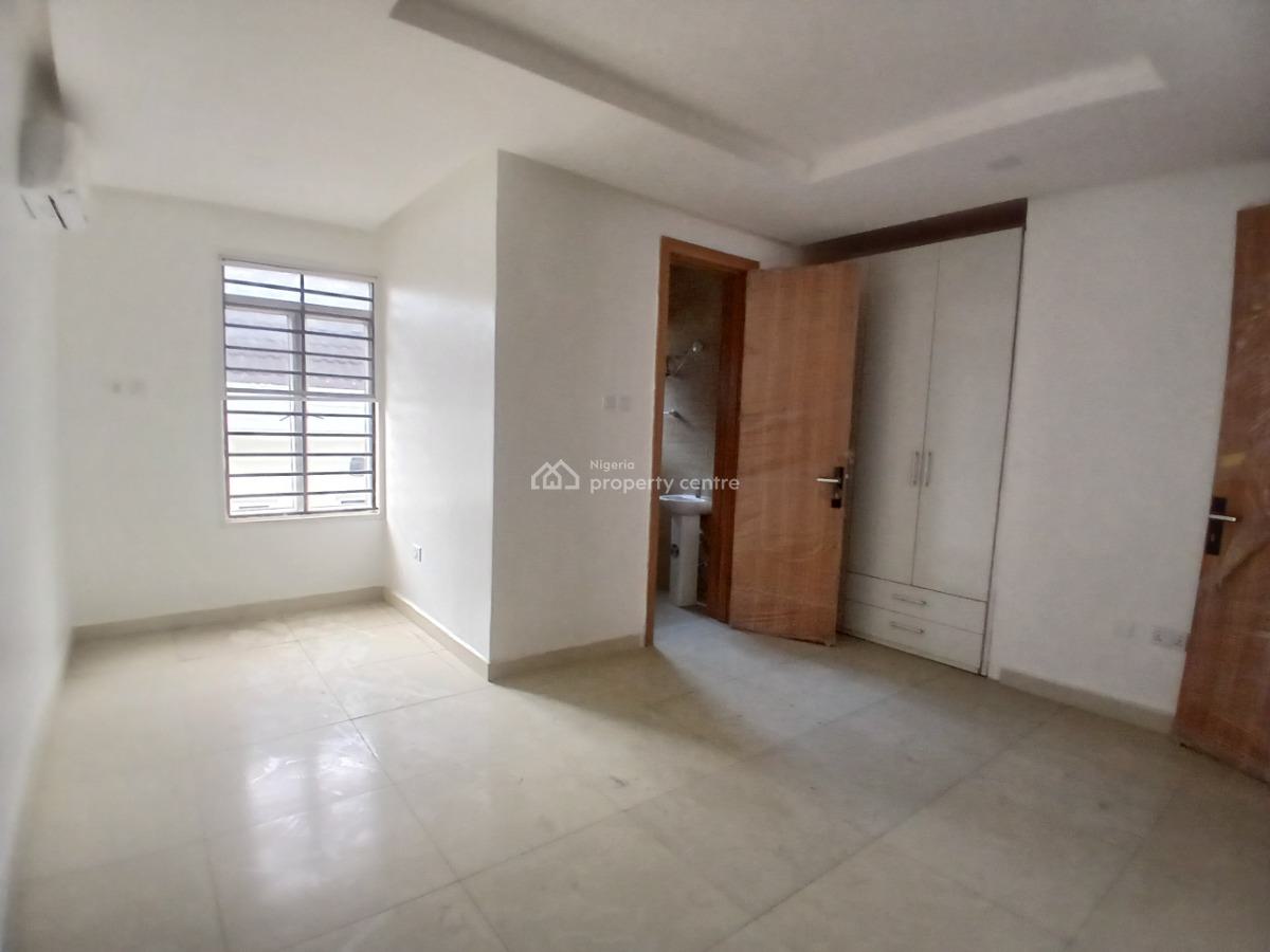 Neatly Maintained 5 Bedroom Semi-detached House, Lekki Phase 1, Lekki, Lagos, Semi-detached Duplex for Rent