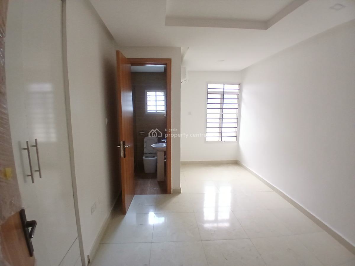 Neatly Maintained 5 Bedroom Semi-detached House, Lekki Phase 1, Lekki, Lagos, Semi-detached Duplex for Rent