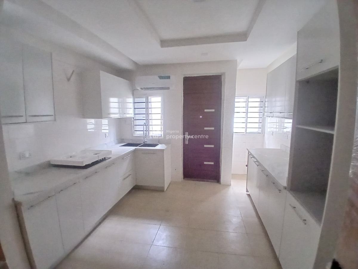 Neatly Maintained 5 Bedroom Semi-detached House, Lekki Phase 1, Lekki, Lagos, Semi-detached Duplex for Rent