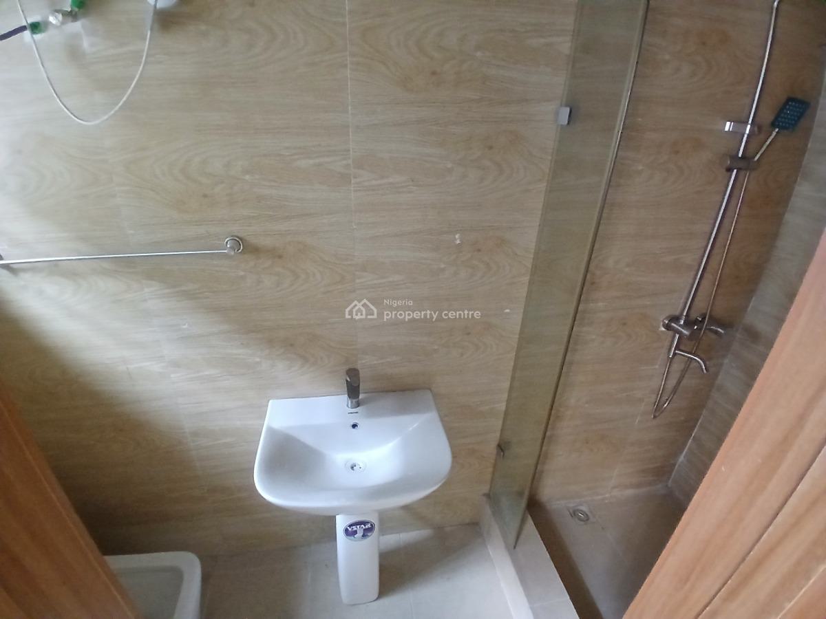 Neatly Maintained 5 Bedroom Semi-detached House, Lekki Phase 1, Lekki, Lagos, Semi-detached Duplex for Rent