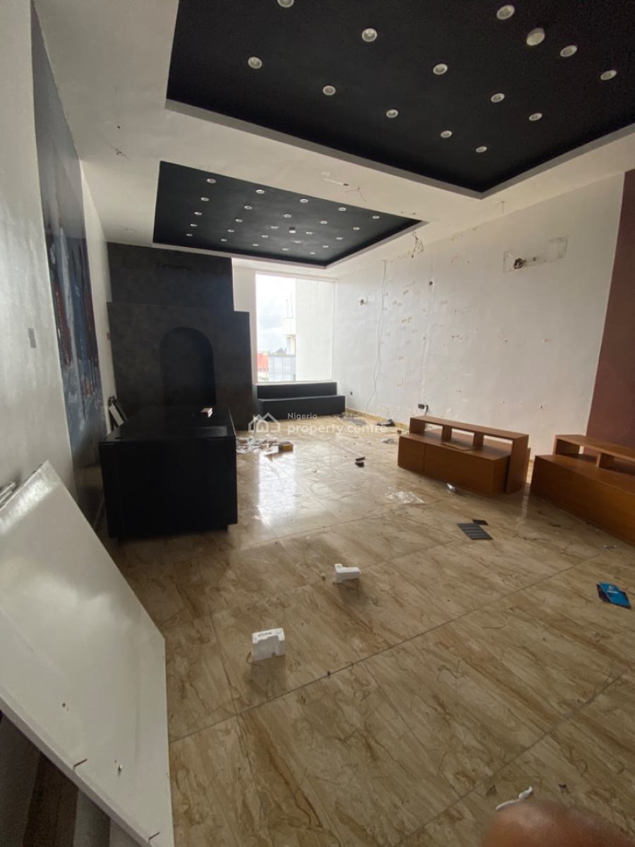 Shop Space Upstairs Facing Road at Lekki Phase 1, Off Admiralty Way Lekki Phase 1, Lekki Phase 1, Lekki, Lagos, Shop for Rent