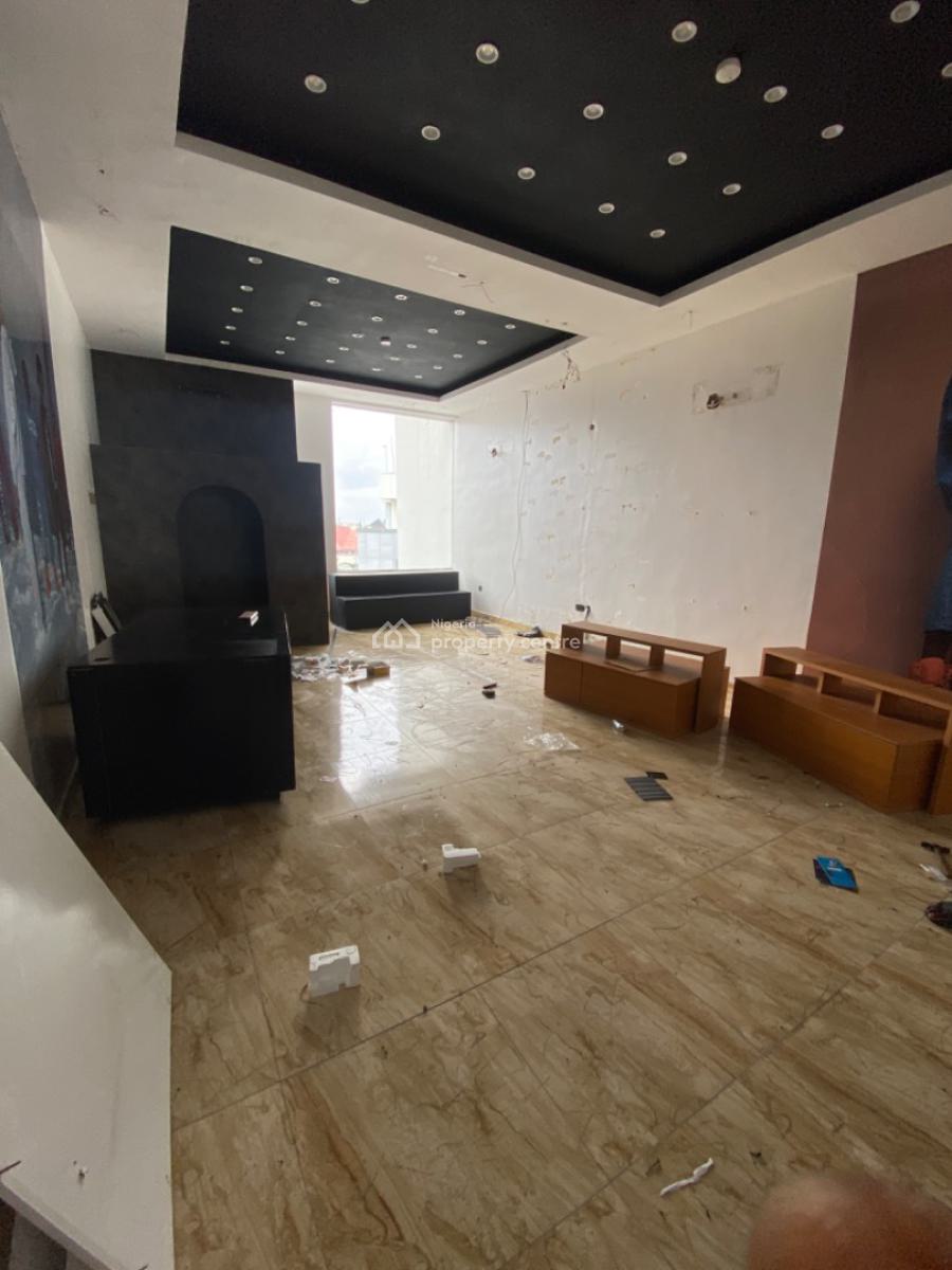 Shop Space Upstairs Facing Road at Lekki Phase 1, Off Admiralty Way Lekki Phase 1, Lekki Phase 1, Lekki, Lagos, Shop for Rent