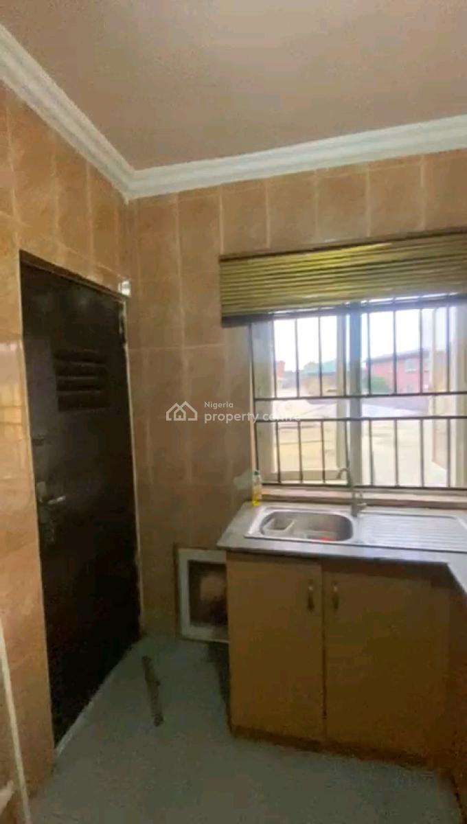 2bedrm Upflat All Room En-suite with Guest Toilet, Close to R Jolad, Gbagada, Lagos, Flat / Apartment for Rent