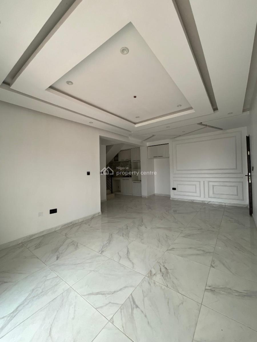 Pristine 3 Bedroom Maisonette with Spacious Balcony and Access to Gym, Lekki Phase 1, Lekki, Lagos, Flat / Apartment for Sale