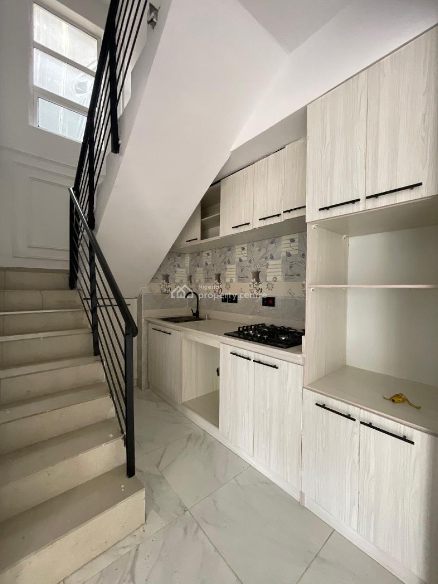 Pristine 3 Bedroom Maisonette with Spacious Balcony and Access to Gym, Lekki Phase 1, Lekki, Lagos, Flat / Apartment for Sale