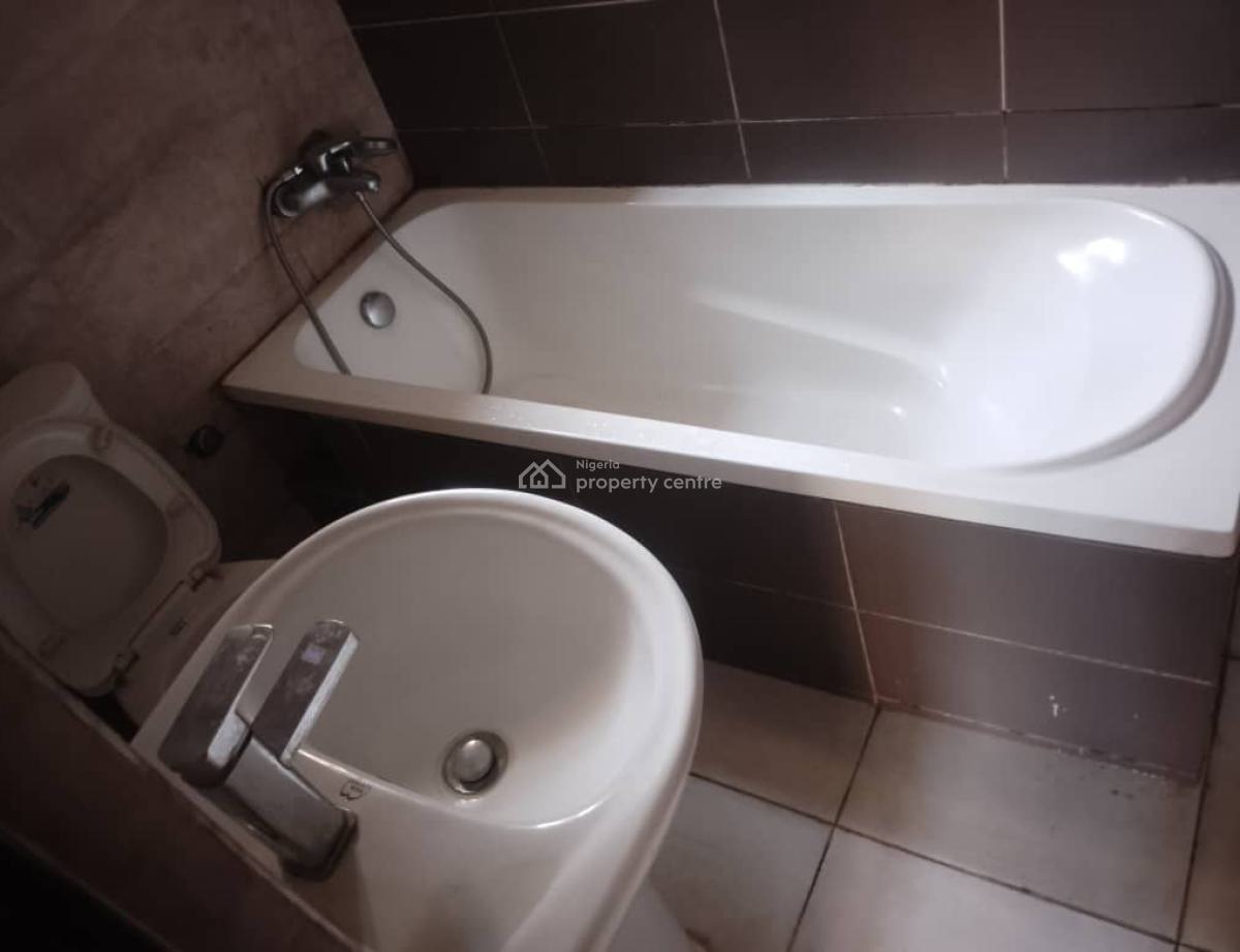 Standard 3bedroom Flat, 6th Avenue, Gwarinpa, Abuja, Flat / Apartment for Rent