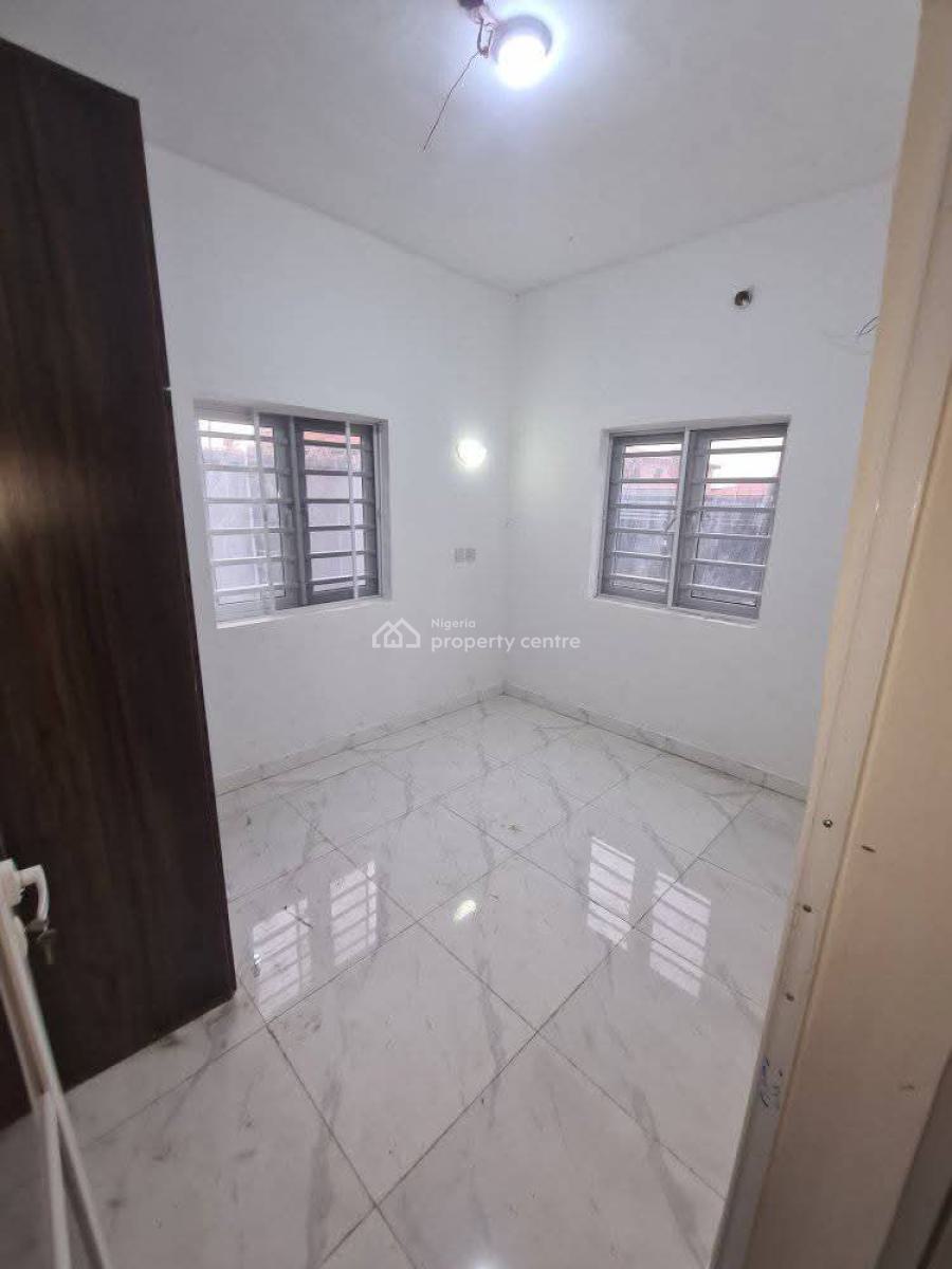 3 Bedroom Apartments, Jibowu, Yaba, Lagos, Mini Flat (room and Parlour) for Rent